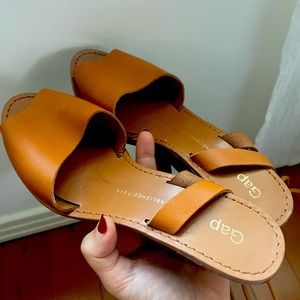 GAP - Leather low-heel wedges (lace up)